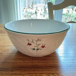 Pfaltzgraff Winterberry bowl